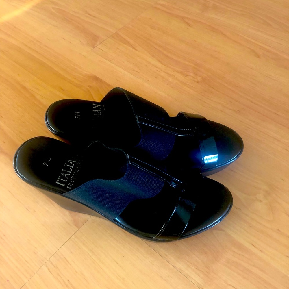 Very stylish wedge open toe shoe black patent 7m Italian Shoemakers